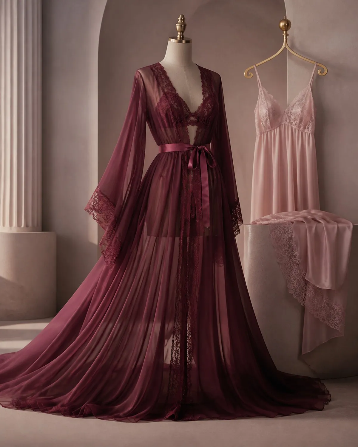 Babydoll y bata de lencería sobre maniquí